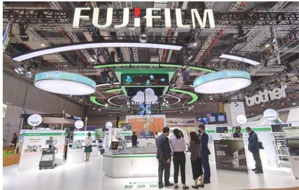 富士胶片团体全球首次以完全“All-Fujifilm”形象